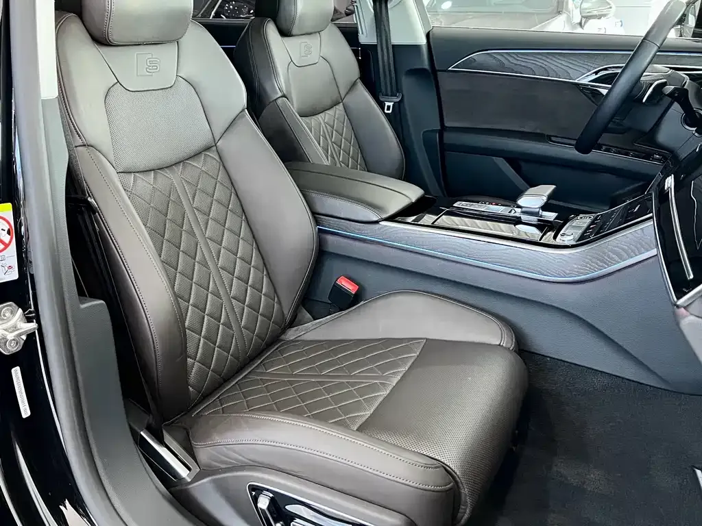 Audi A8 — фото 4