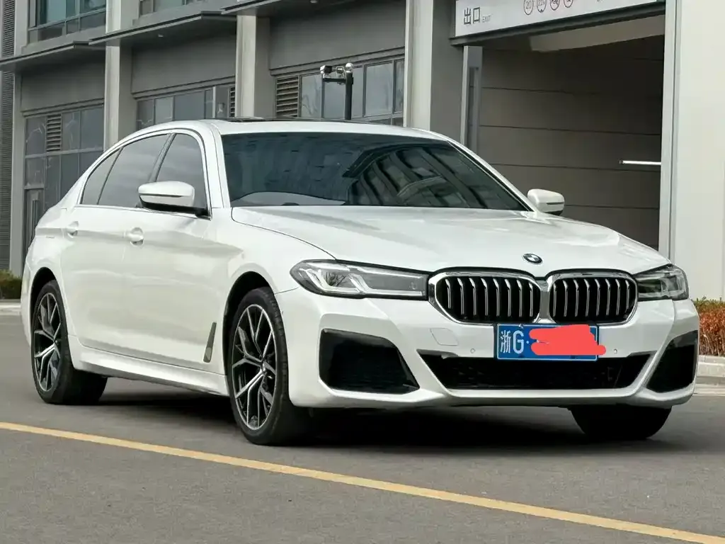 BMW 5 Series — фото 1