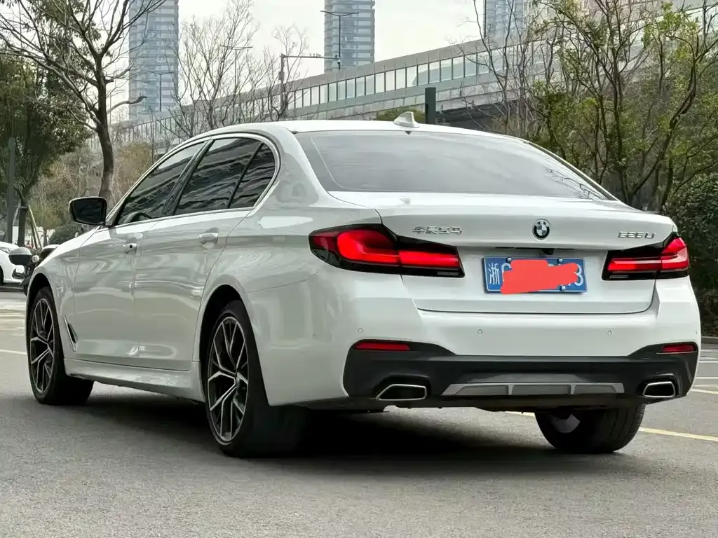 BMW 5 Series — фото 8