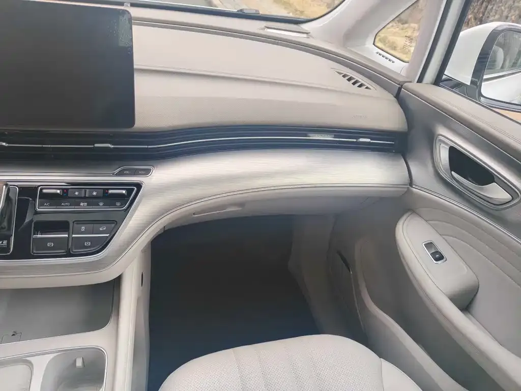 Roewe iMAX8 New Energy 2025 из CN, фото 2