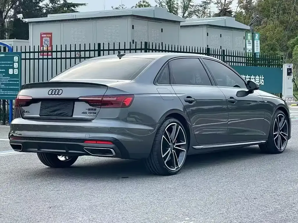 Audi A4L — фото 4