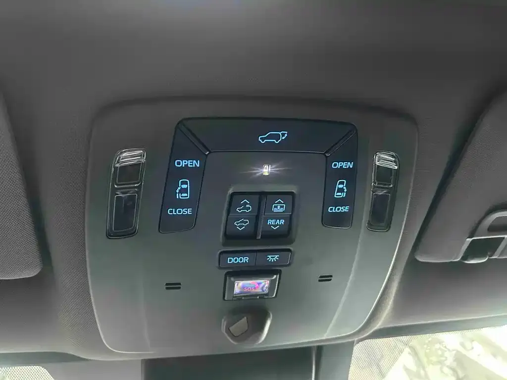 Toyota Sienna 2023 из CN, фото 8
