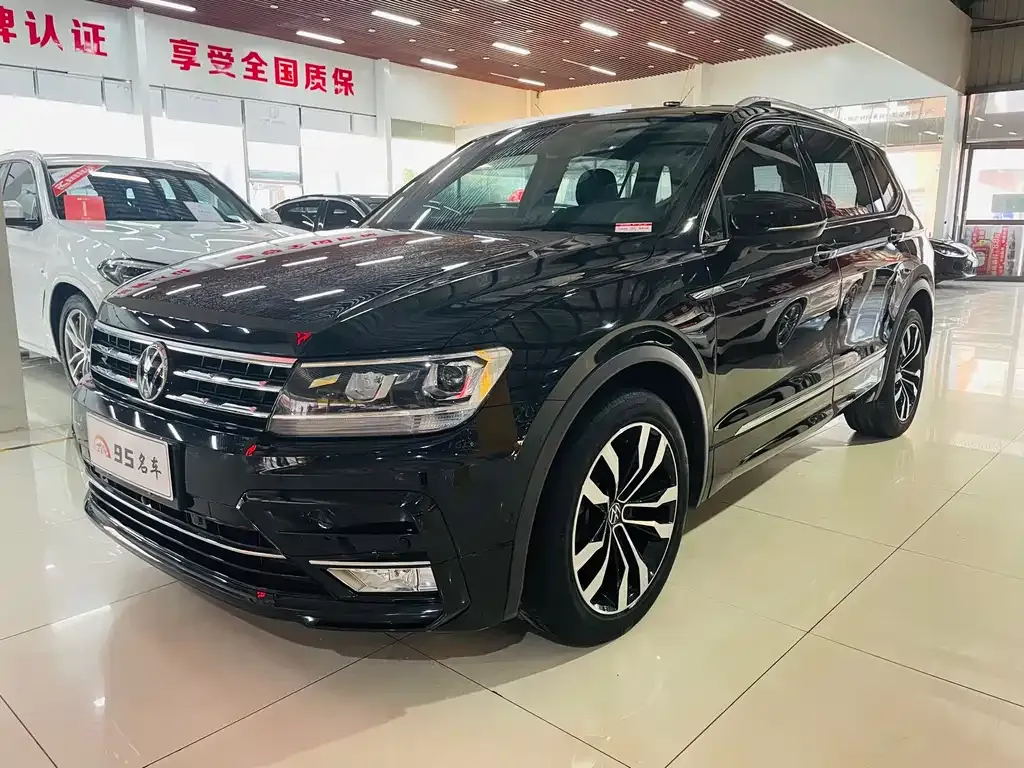 Volkswagen Tiguan L — фото 1