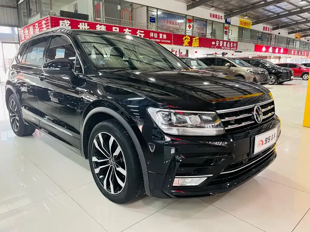 Volkswagen Tiguan L — фото 9
