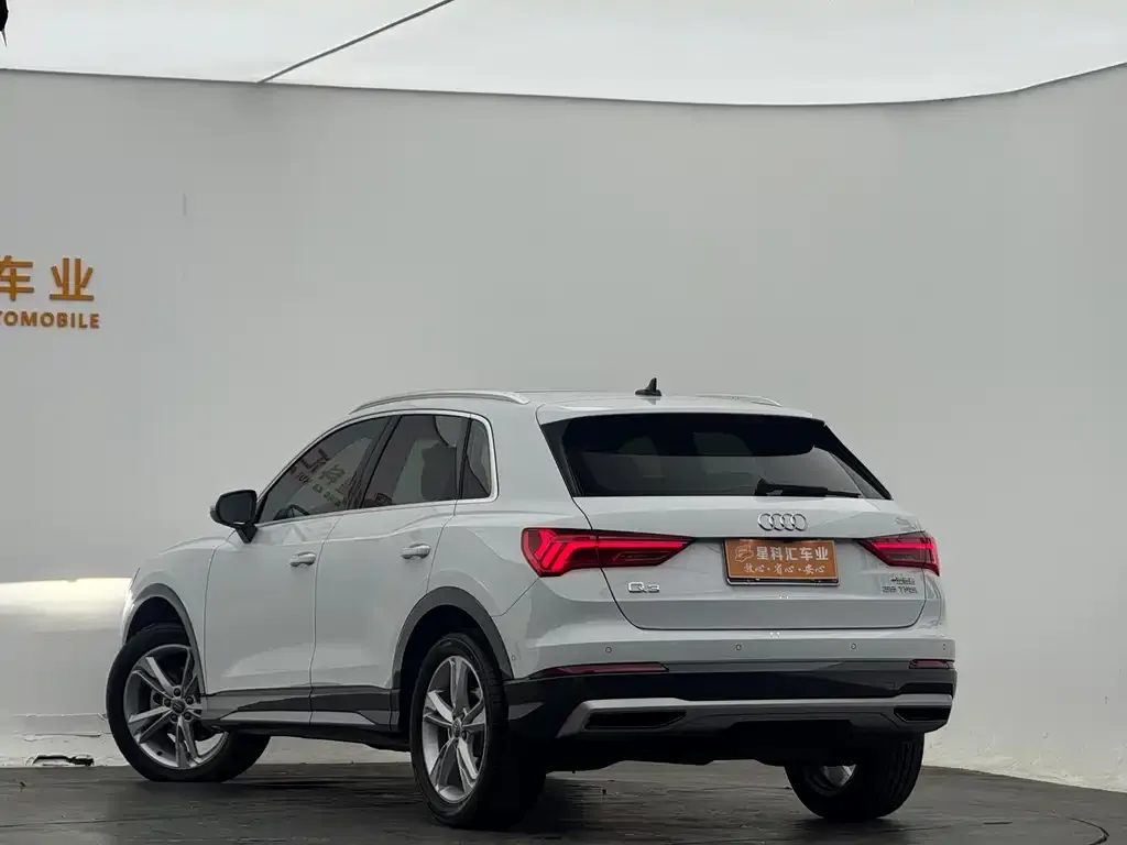 Audi Q3 — фото 10