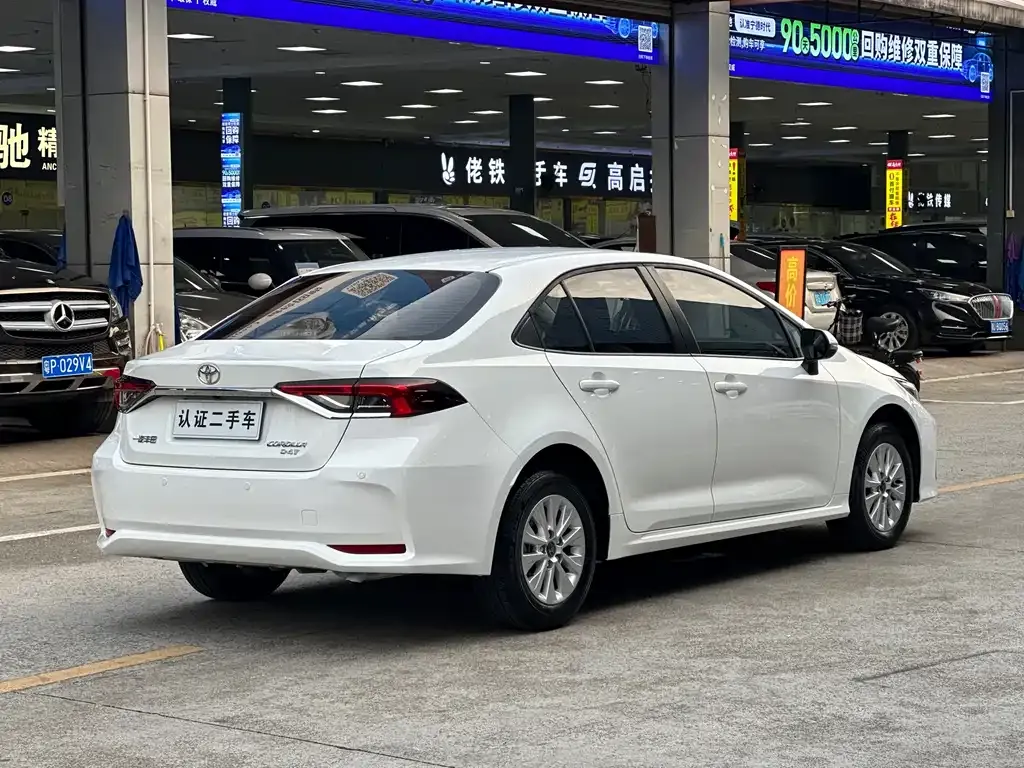Toyota Corolla — фото 8