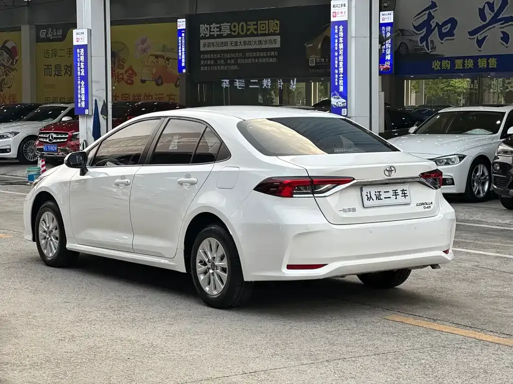 Toyota Corolla — фото 3