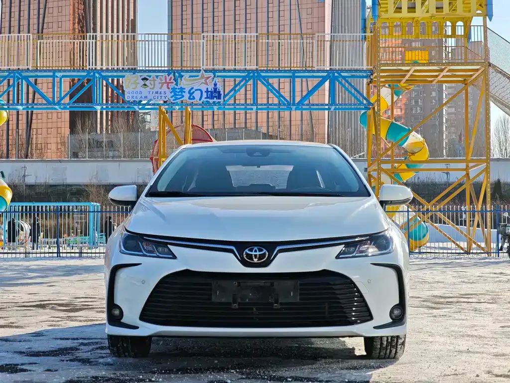 Toyota Corolla — фото 10