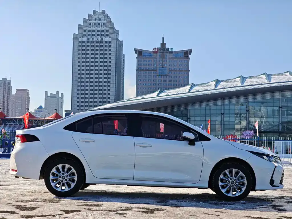 Toyota Corolla — фото 8