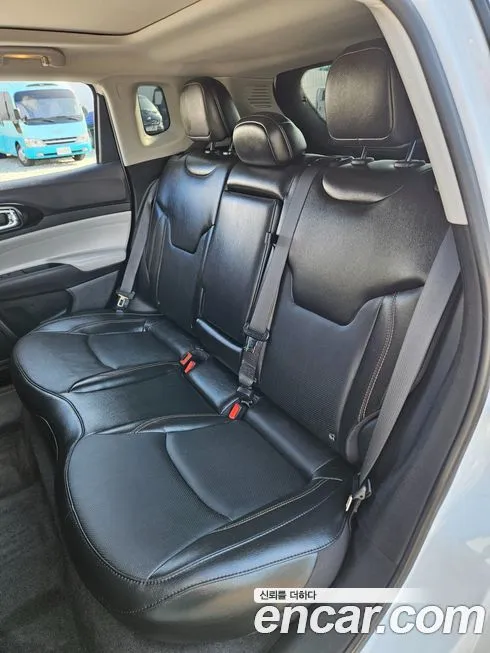 Jeep Compass — фото 9