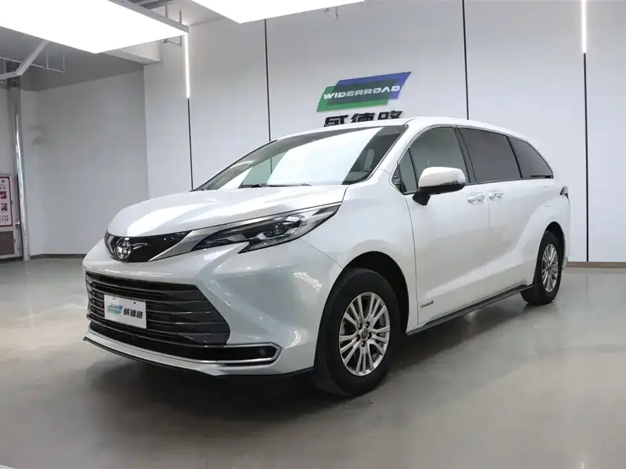 Toyota Sienna 2022 из CN, фото 1