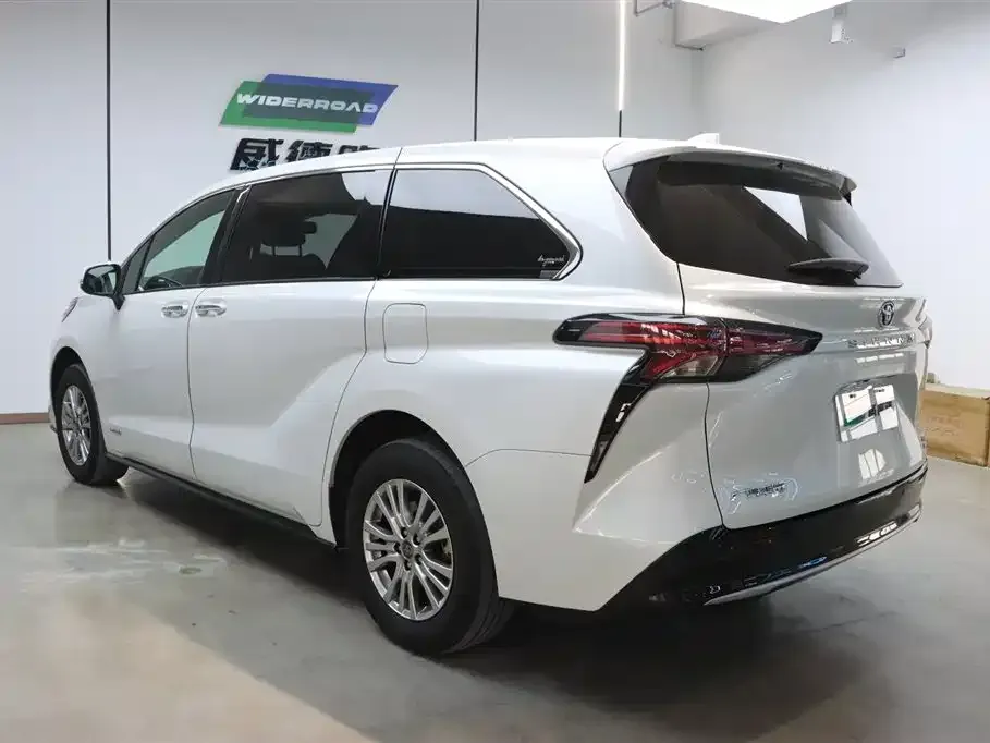 Toyota Sienna 2022 из CN, фото 2