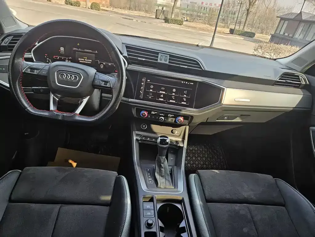 Audi Q3 — фото 10