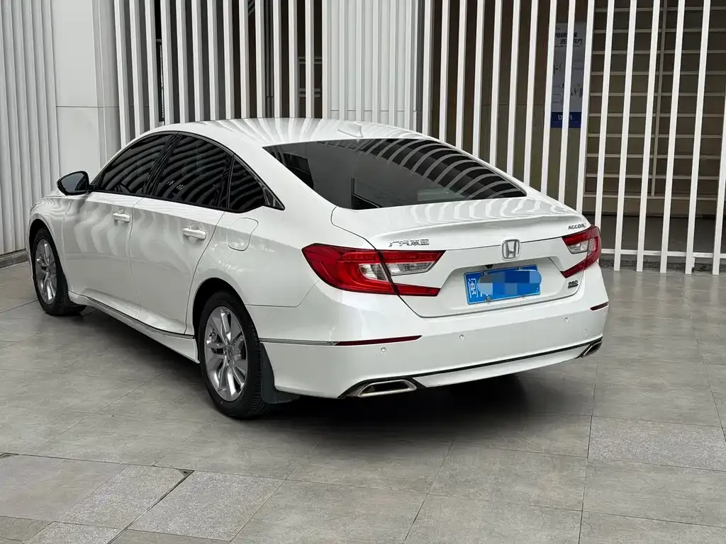 Honda Accord — фото 10