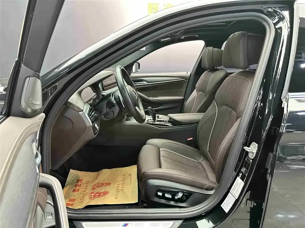 BMW 5 Series 2022 из CN, фото 6