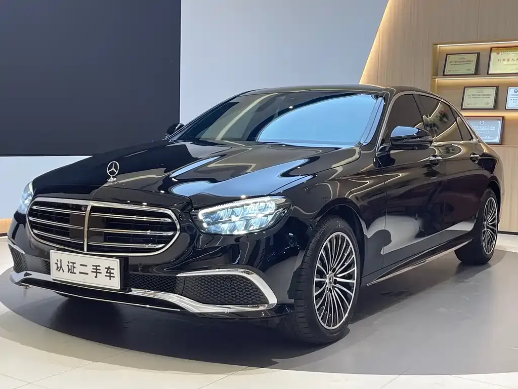 Mercedes-Benz E-Class — фото 1