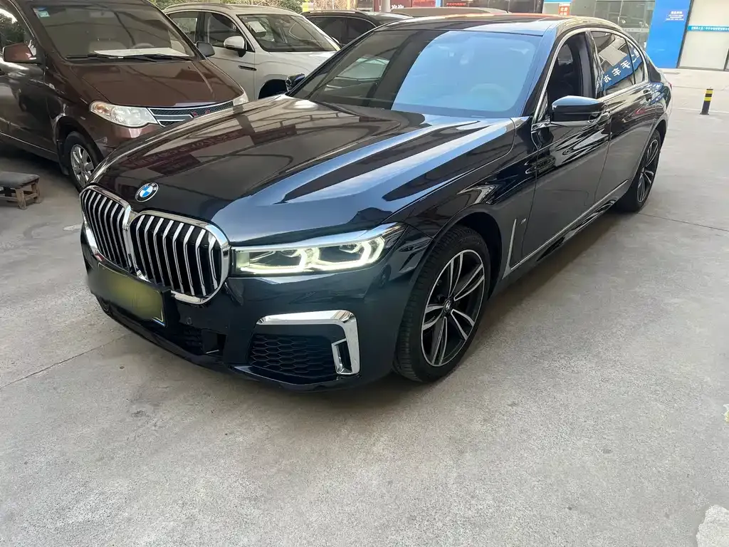 BMW 7 Series — фото 1