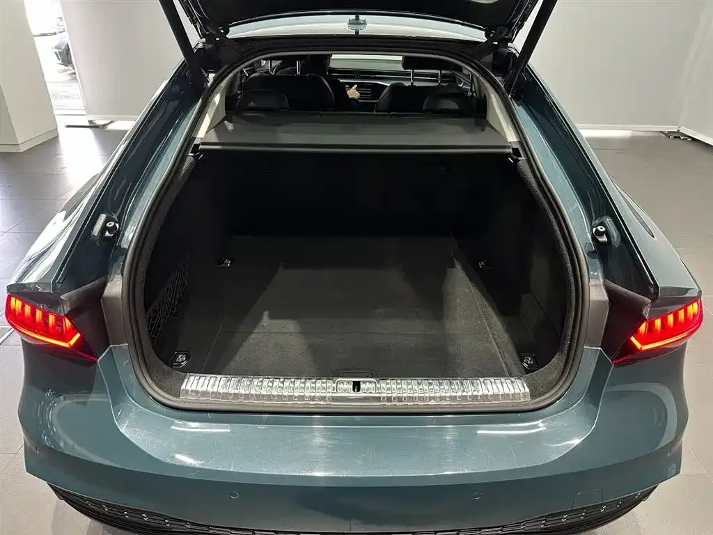 Audi A7 2021 из CN, фото 10
