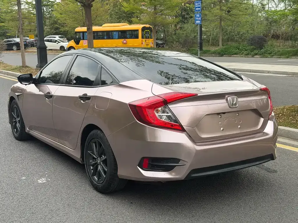 Honda Civic — фото 5