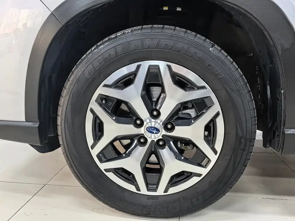 Subaru Forester — фото 9