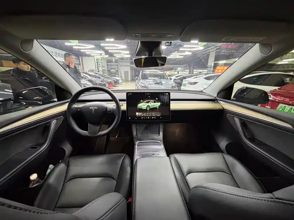Tesla Model Y — фото 4