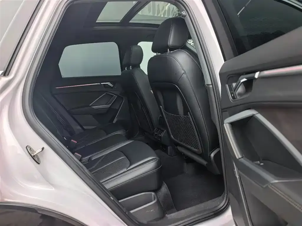 Audi Q3 2023 из CN, фото 4