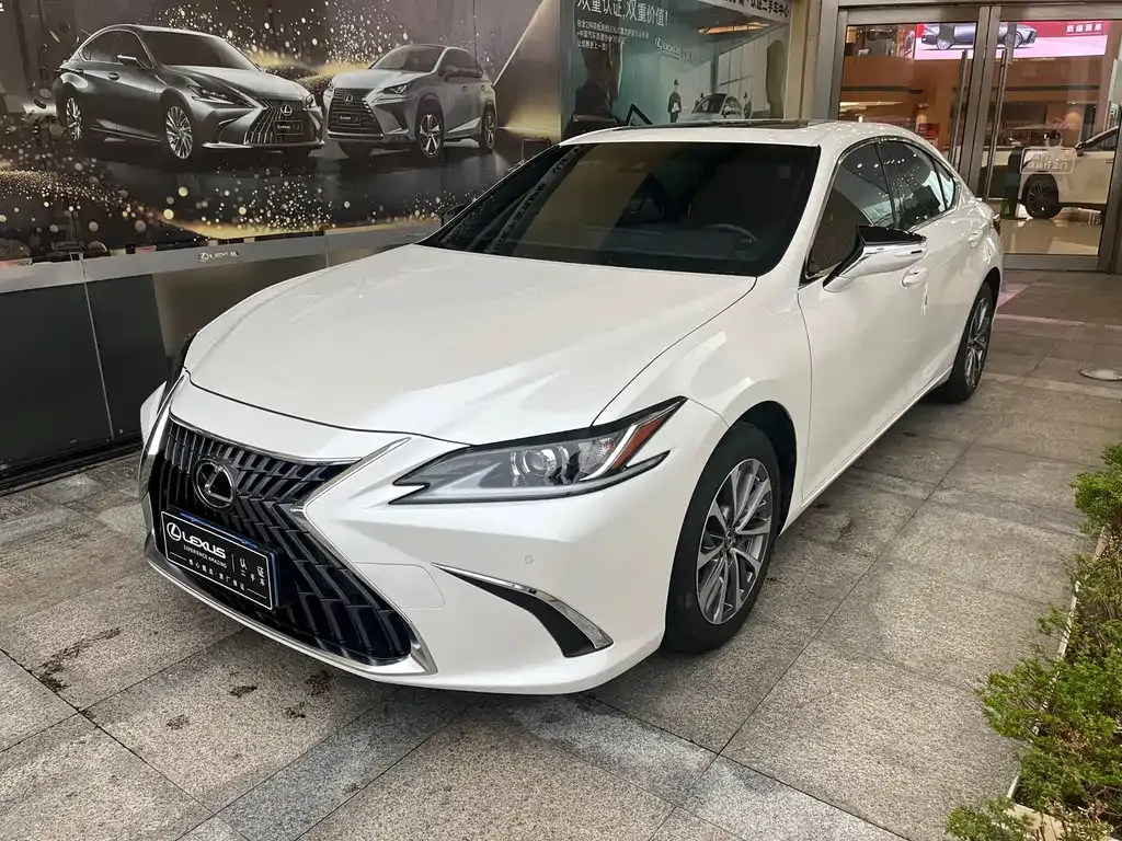 Lexus ES — фото 1