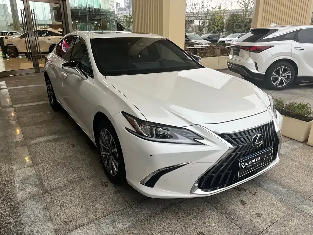 Lexus ES — фото 10