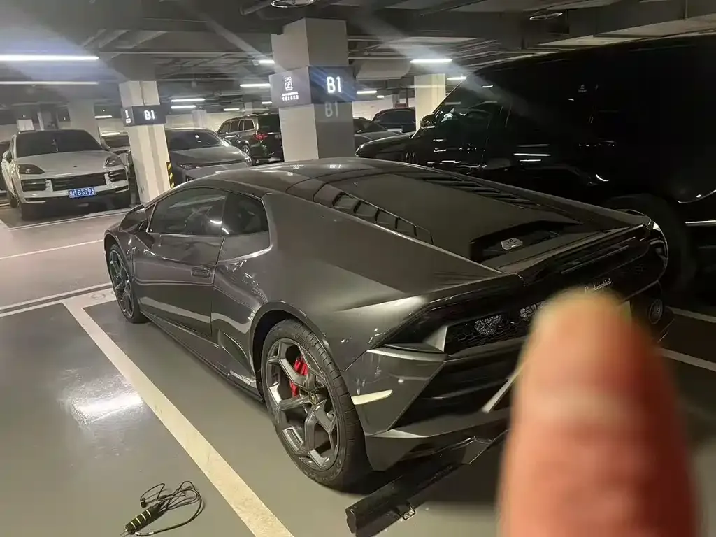 Lamborghini Huracan 2023 из CN, фото 5
