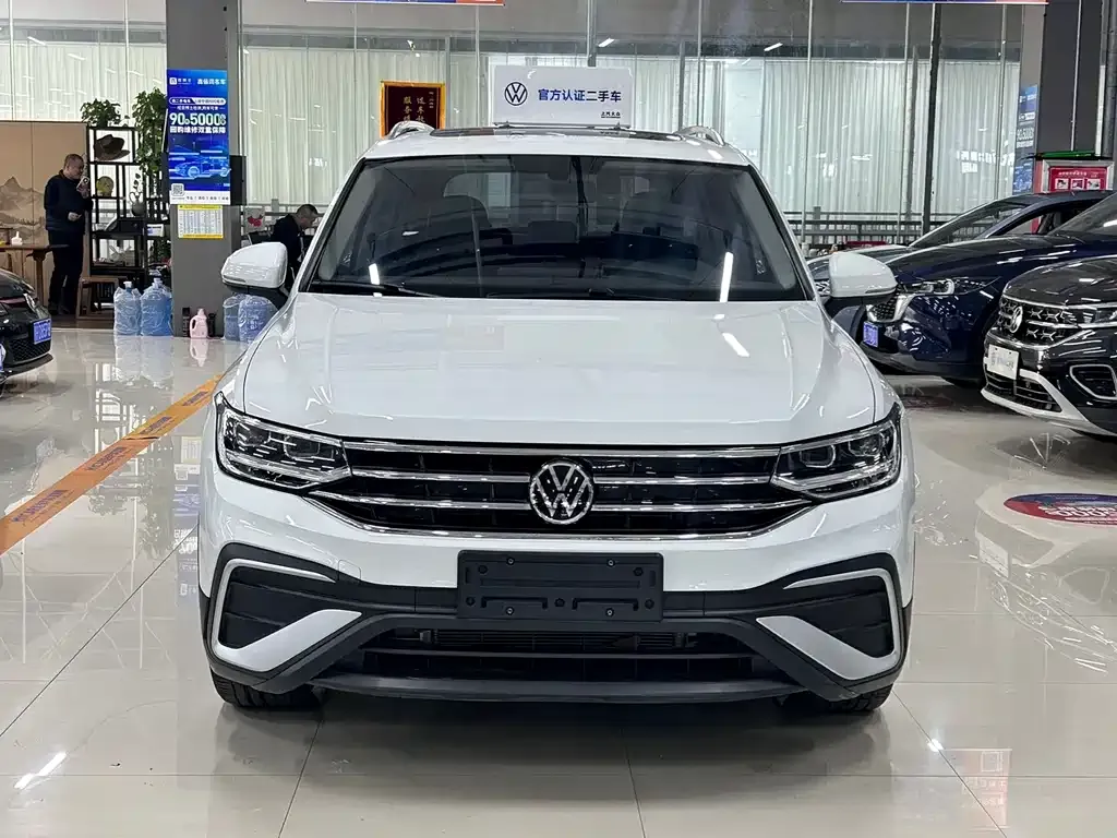 Volkswagen Tiguan L — фото 4