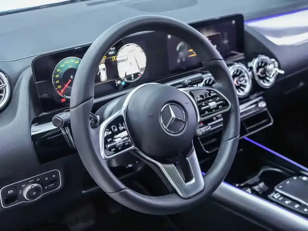 Mercedes-Benz GLA — фото 10