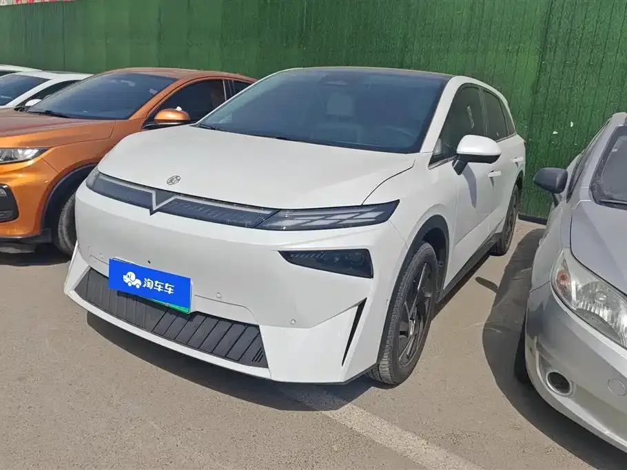 Venucia VX6