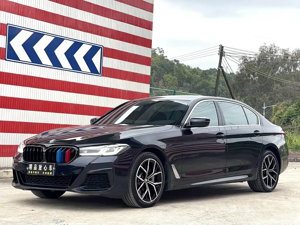 BMW 5 Series — фото 1
