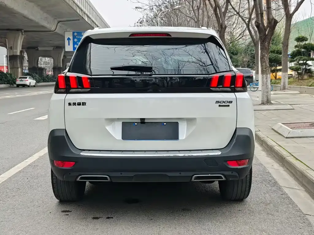 Peugeot 5008 — фото 6