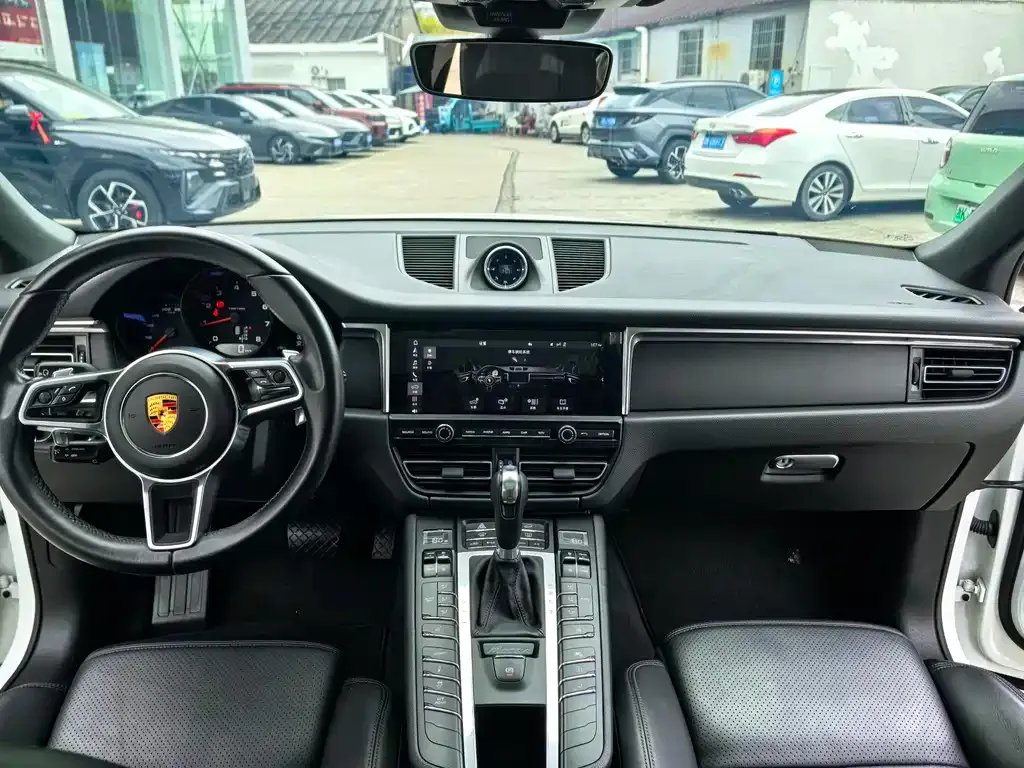 Porsche Macan — фото 9