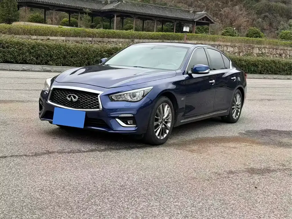 Infiniti Q50L — фото 1