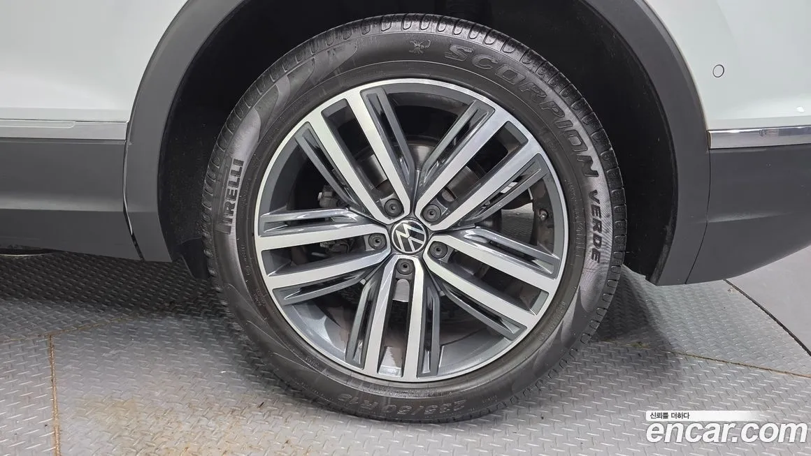 Volkswagen Tiguan — фото 10