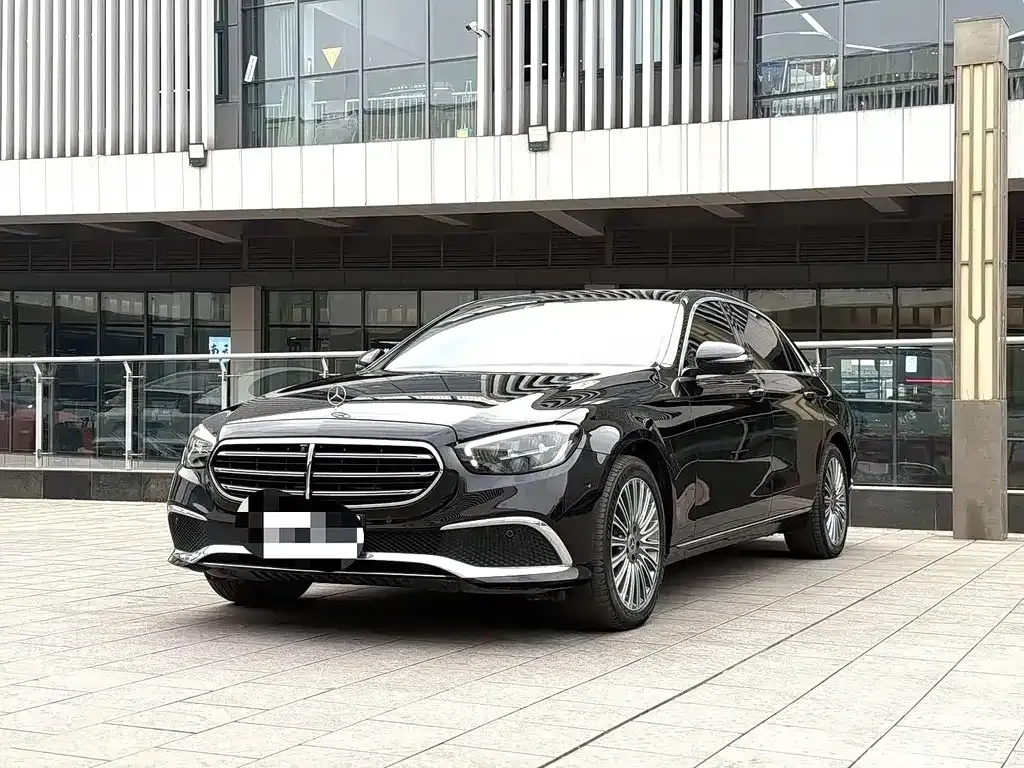 Mercedes-Benz E-Class — фото 1