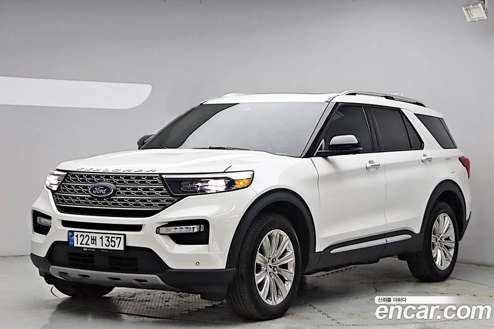 Ford Explorer — фото 1