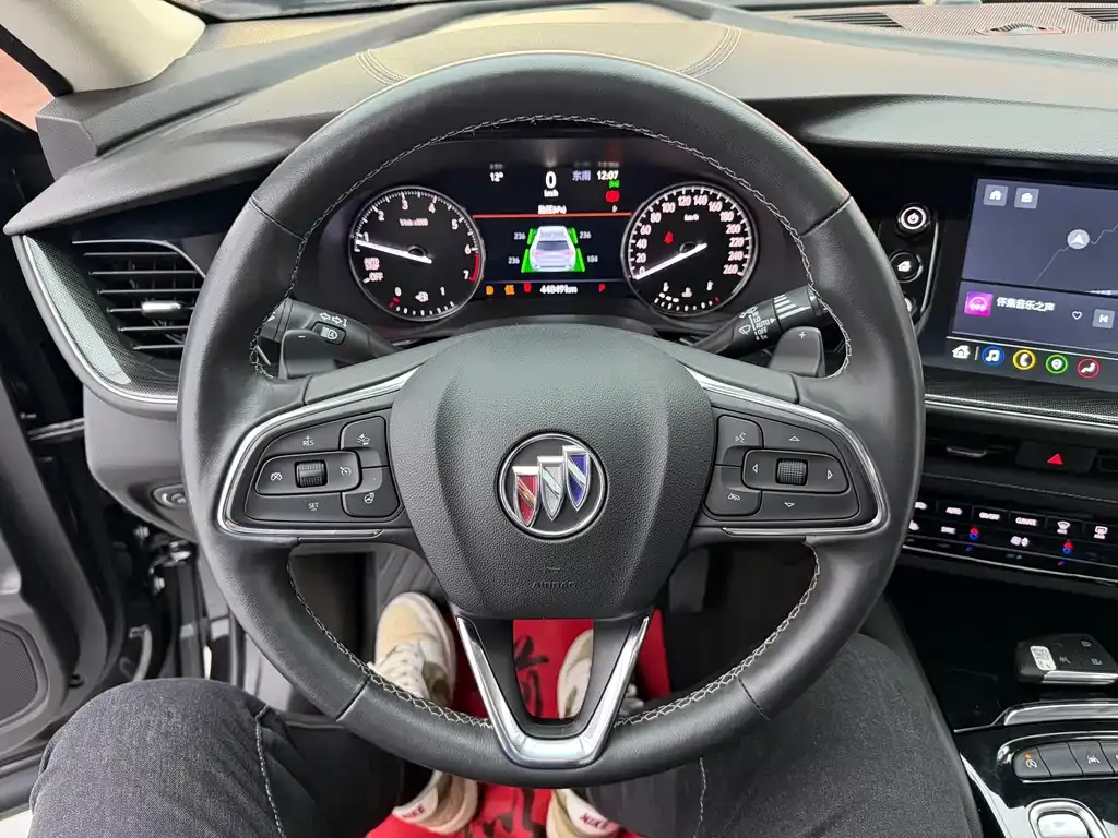 Buick Envision Plus — фото 10