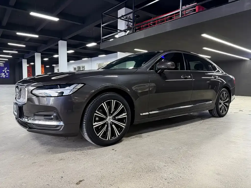 Volvo S90 — фото 1