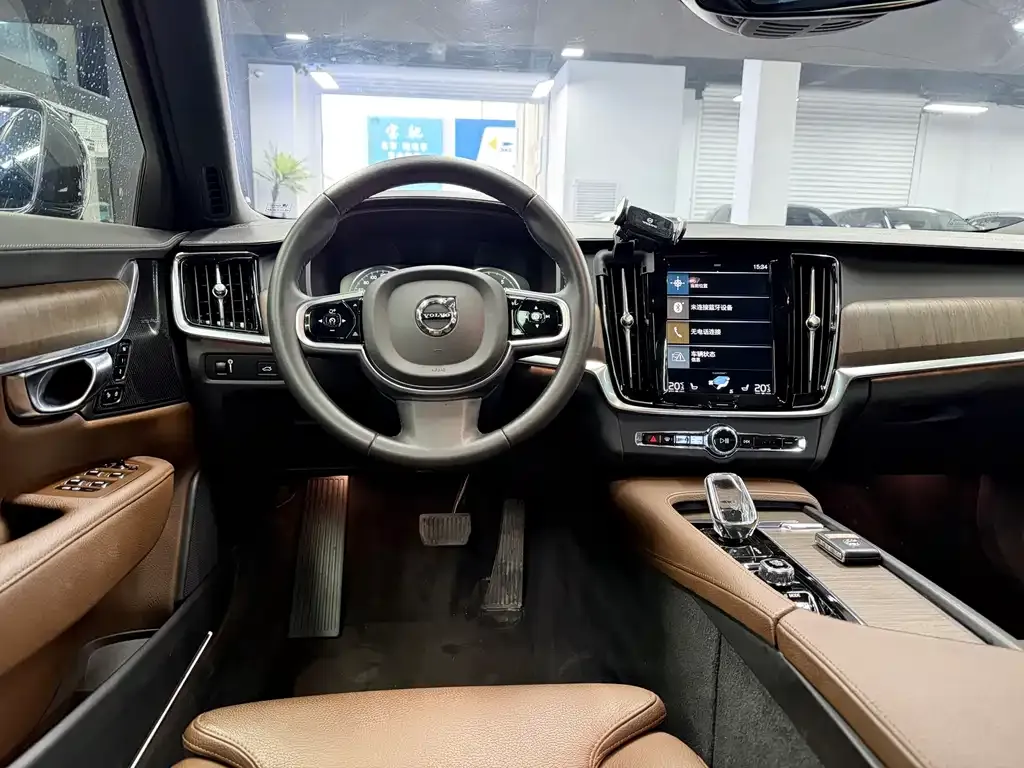 Volvo S90 — фото 7