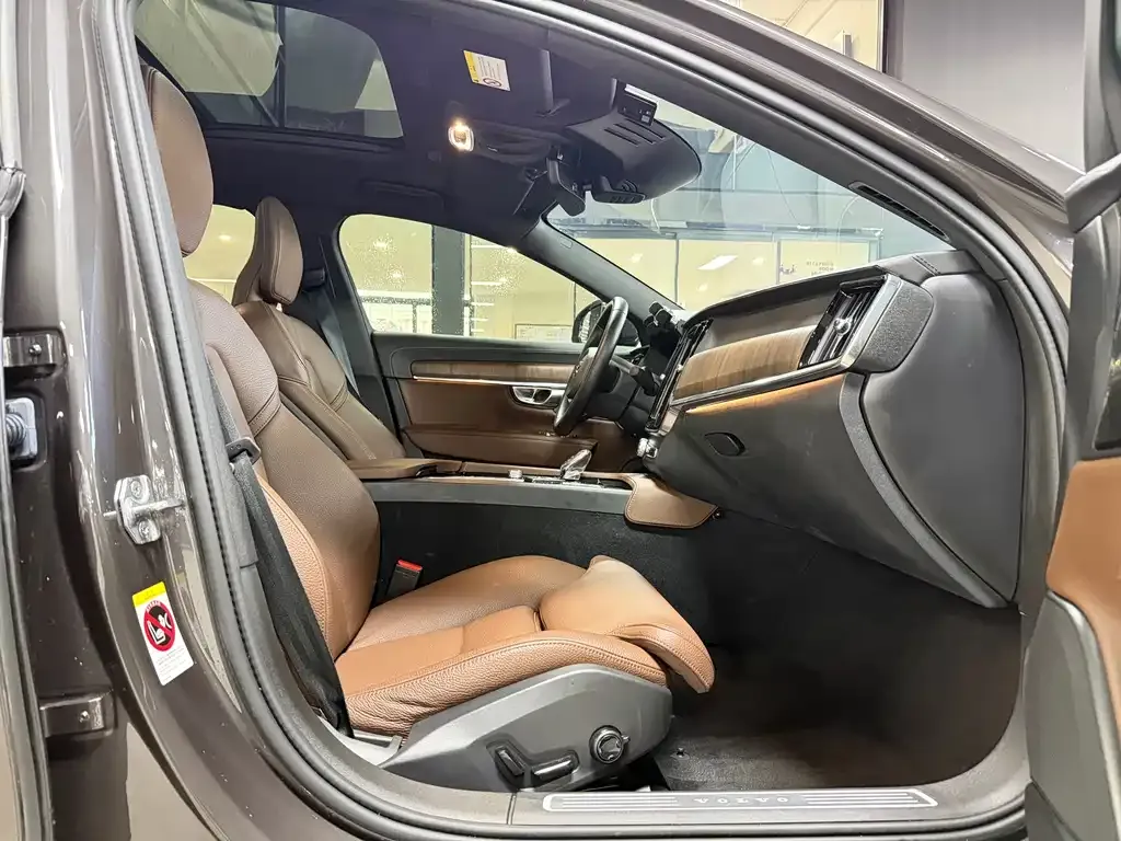Volvo S90 — фото 9