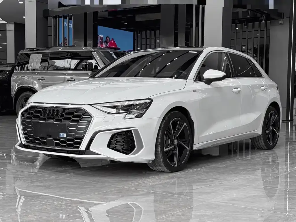 Audi A3 — фото 1