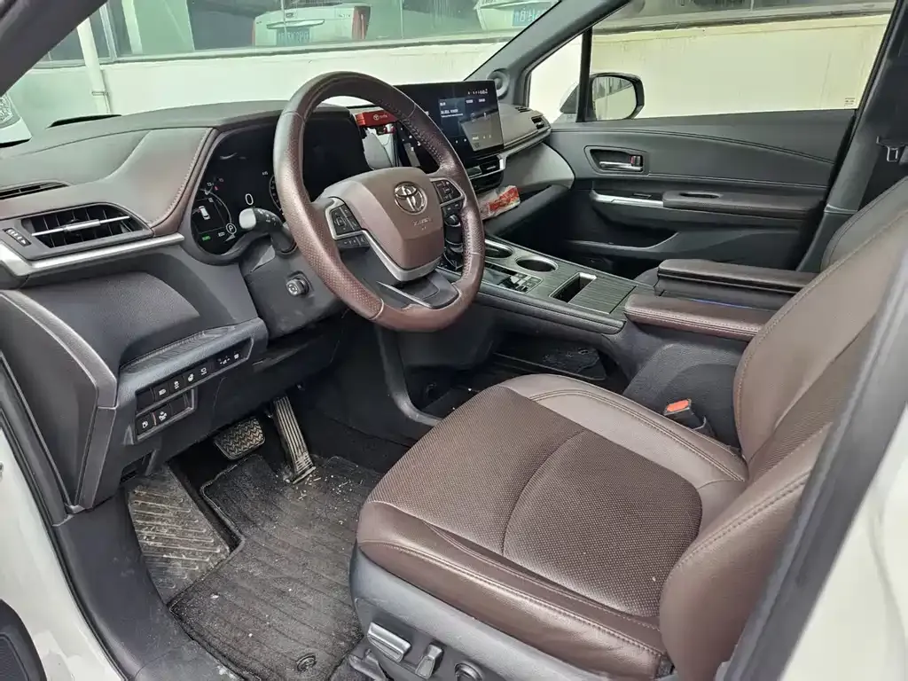 Toyota Granvia — фото 8