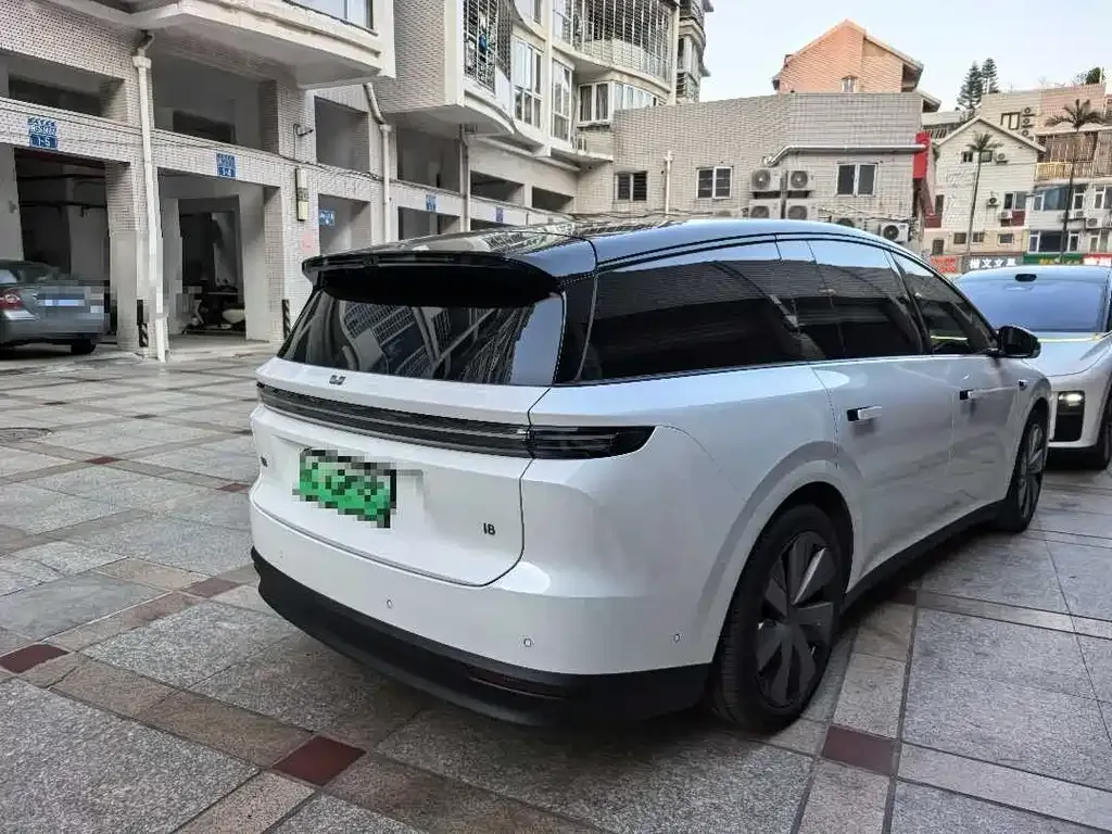 Li Auto i8 — фото 5