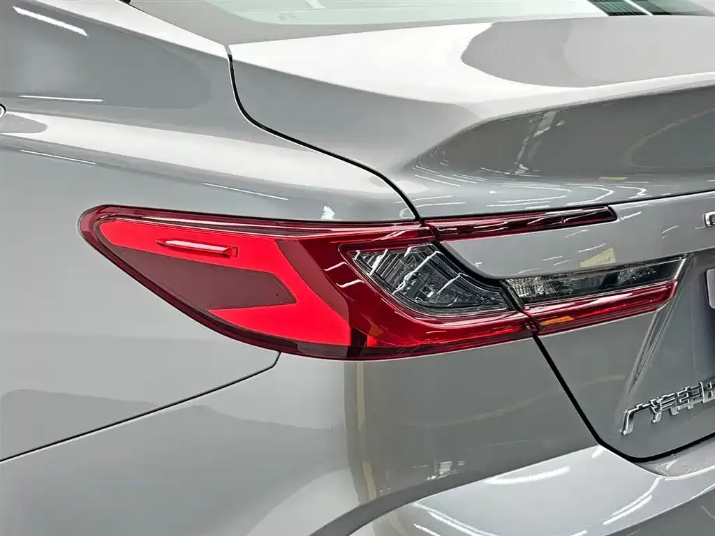 Toyota Camry — фото 9