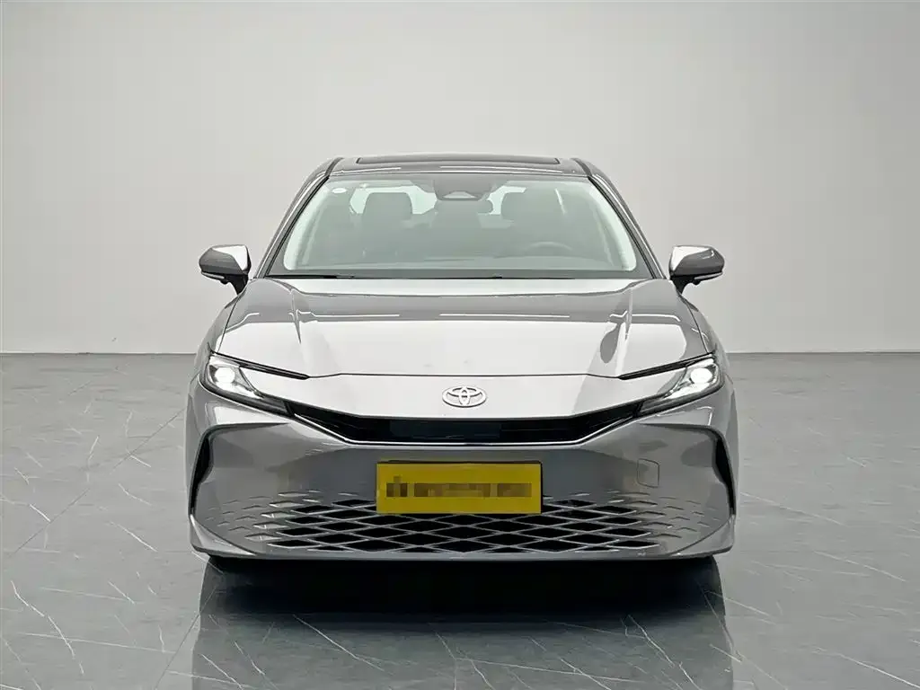 Toyota Camry — фото 5