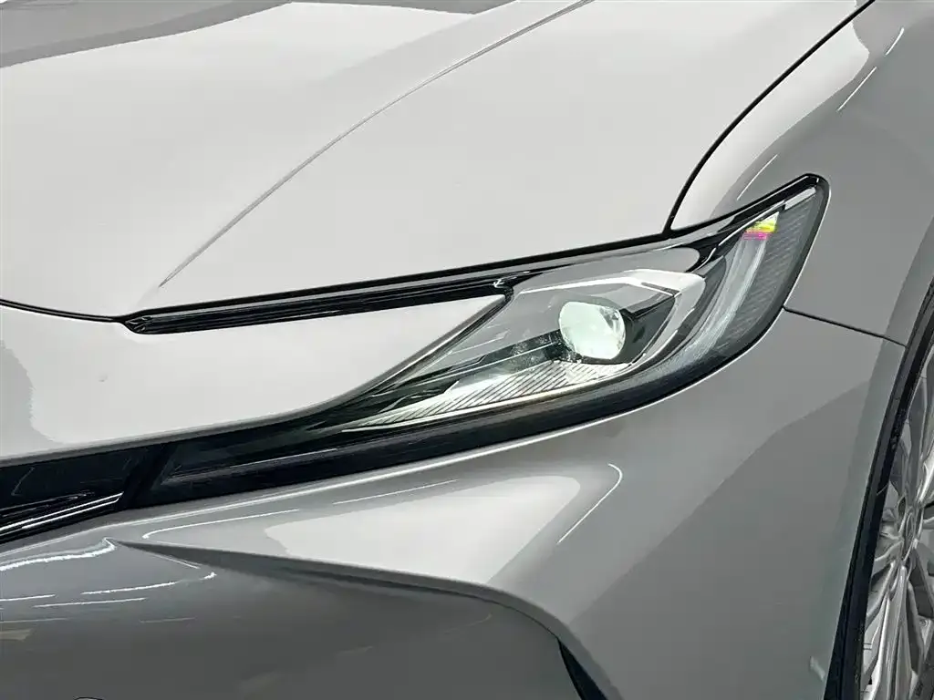 Toyota Camry — фото 7