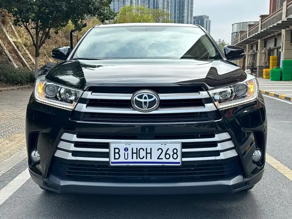 Toyota Highlander — фото 10